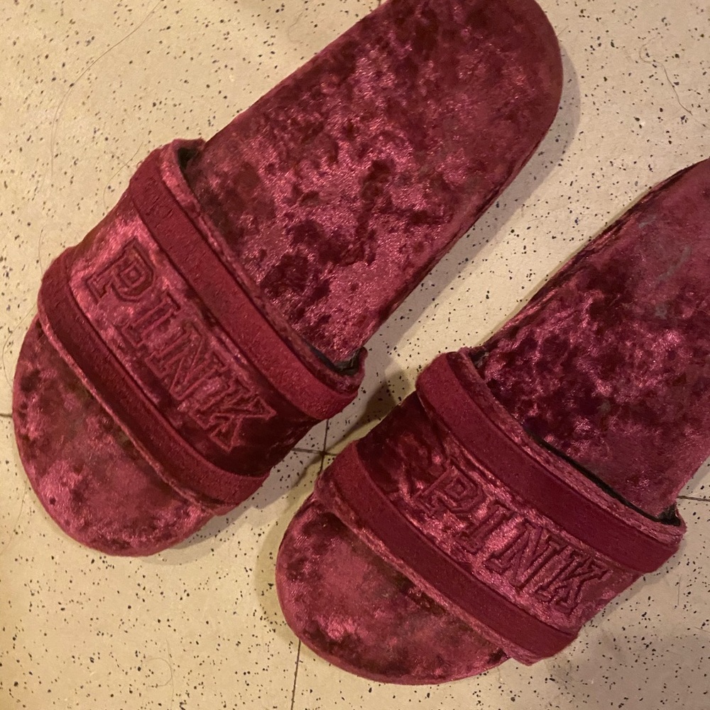 VS pink Slide ons